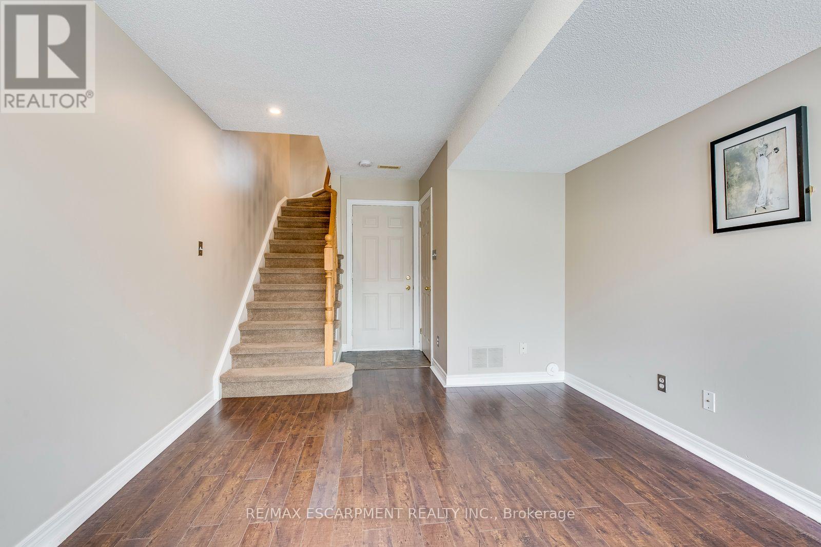 1751 Lampman Avenue — photo 26