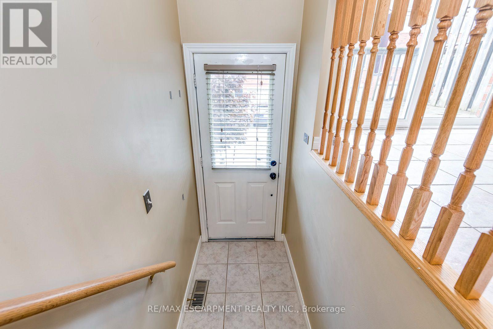 51 - 1751 LAMPMAN AVENUE, Burlington (Uptown) — photo 3