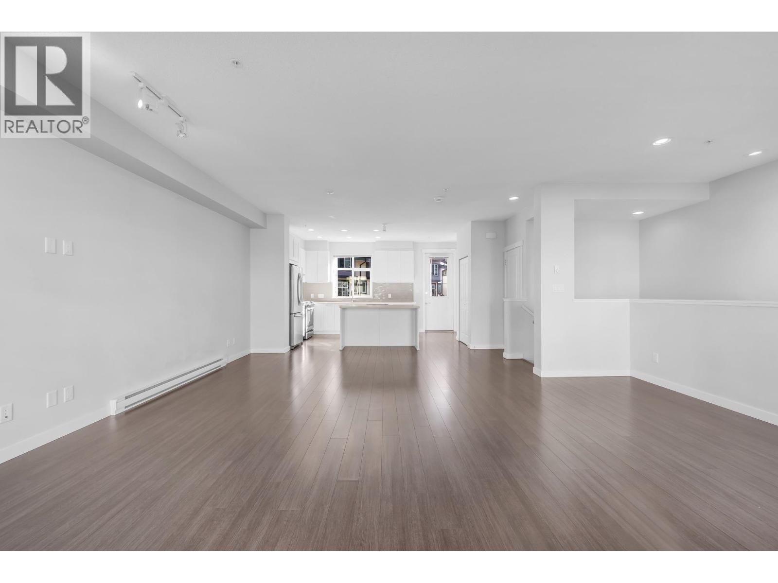 65 39548 LOGGERS LANE, Squamish