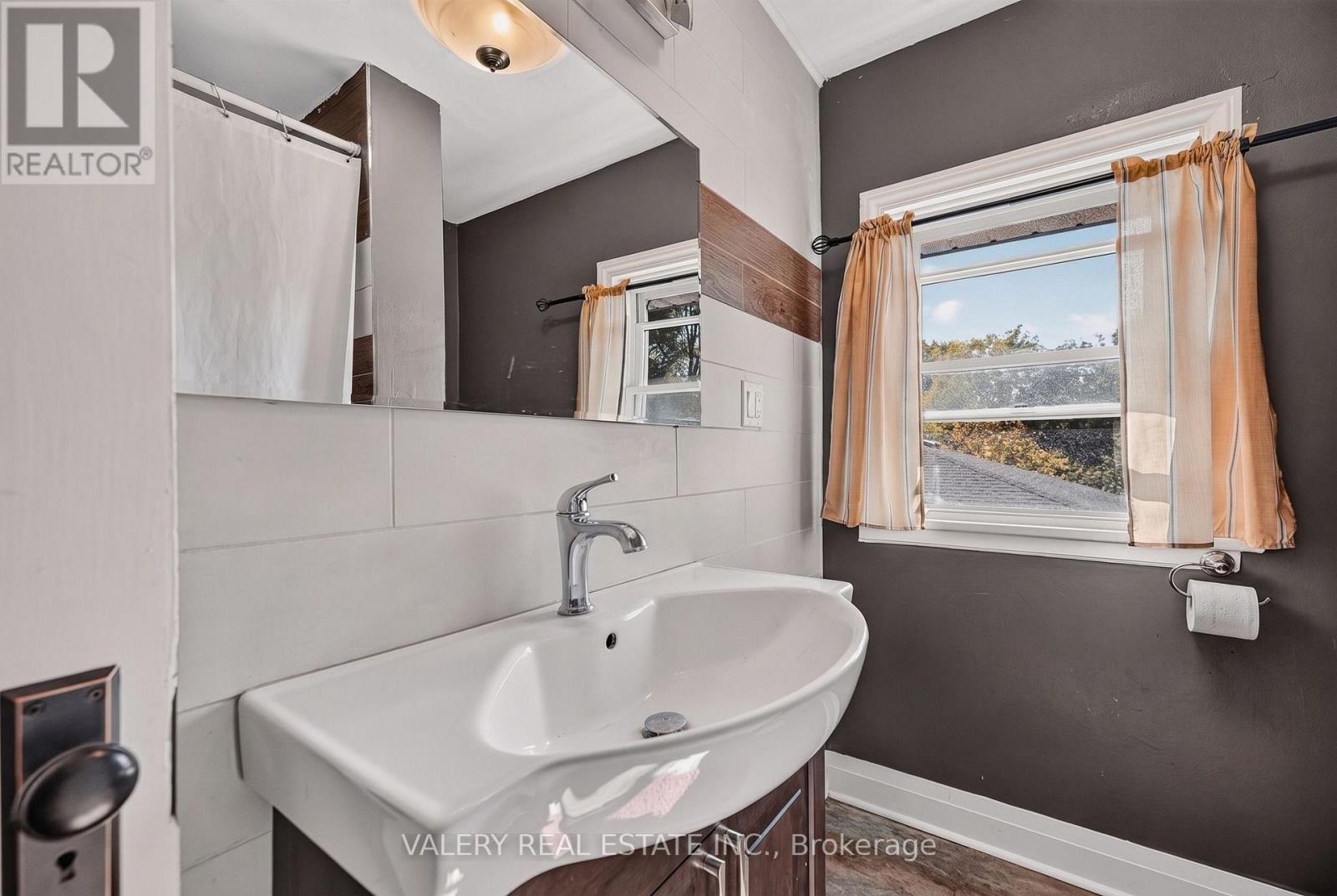 752 SHERRING STREET - 16