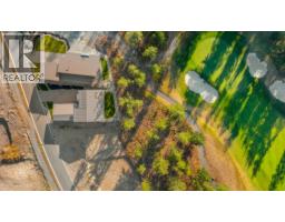 842 Predator Ridge Drive, Vernon, BC V1H1G4 Photo 11