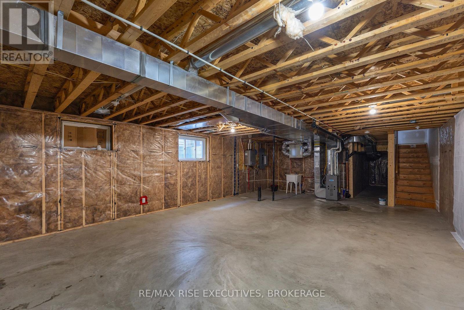 567 BETH CRESCENT - Image 40