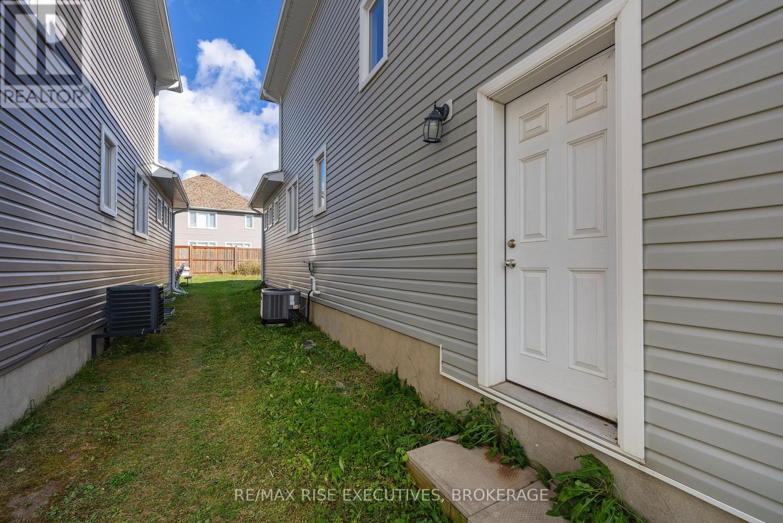 567 BETH CRESCENT - Image 43