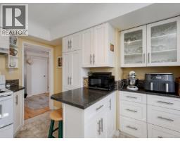 Bathroom - 1715 Cedar Ave, Saanich, BC V8P1X1 Photo 6
