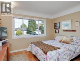 1715 Cedar Ave, Saanich, BC V8P1X1 Photo 21
