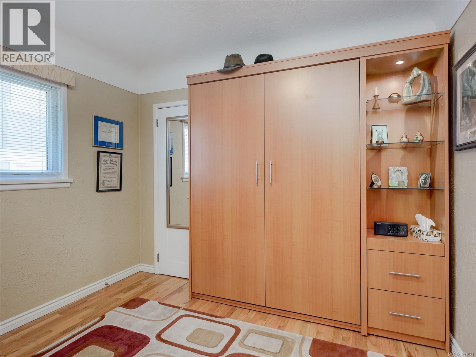 1715 Cedar Ave, Saanich - Image 1