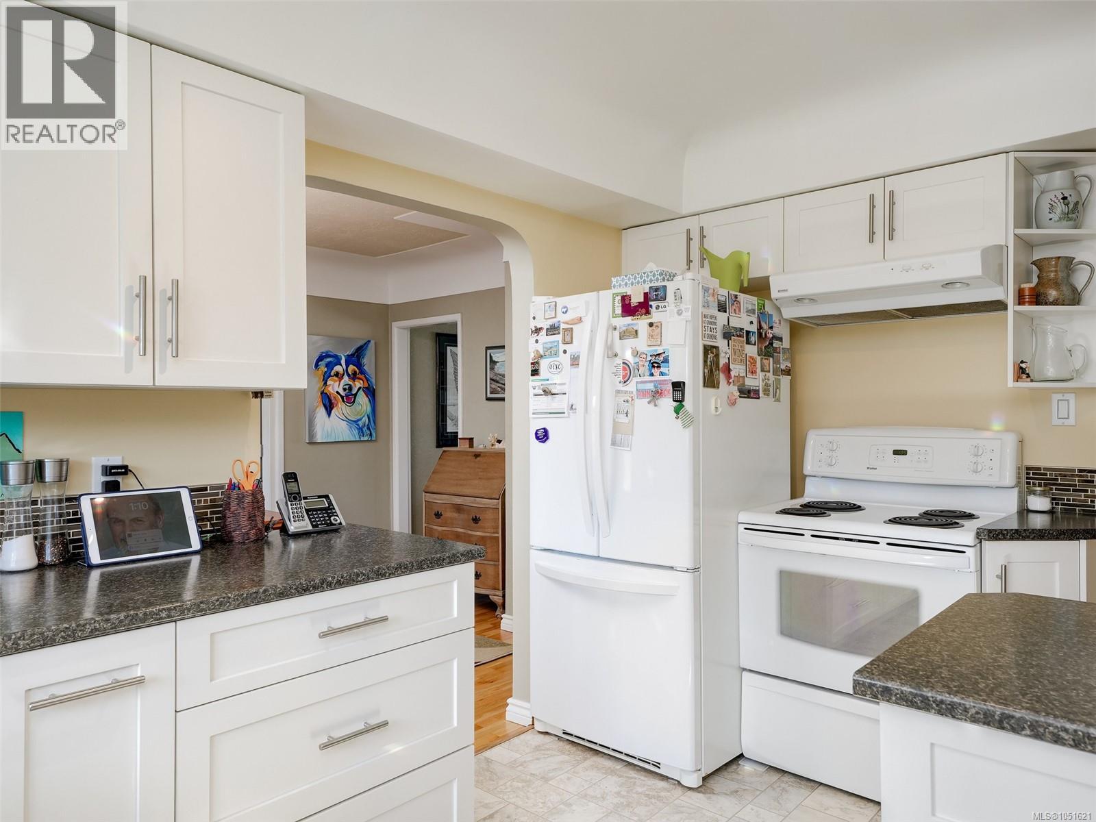 1715 Cedar Ave, Saanich - Image 1