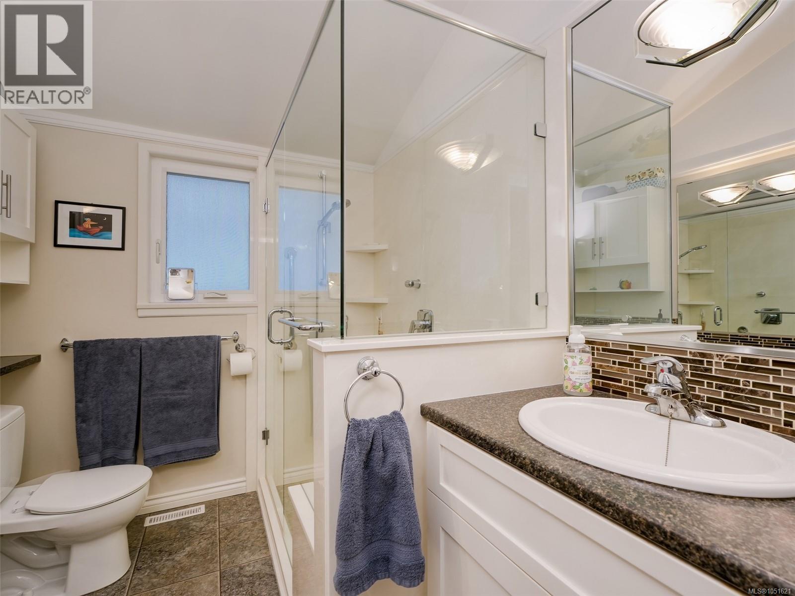 1715 Cedar Ave, Saanich - Image 1