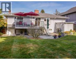 1715 Cedar Ave, Saanich, BC V8P1X1 Photo 30