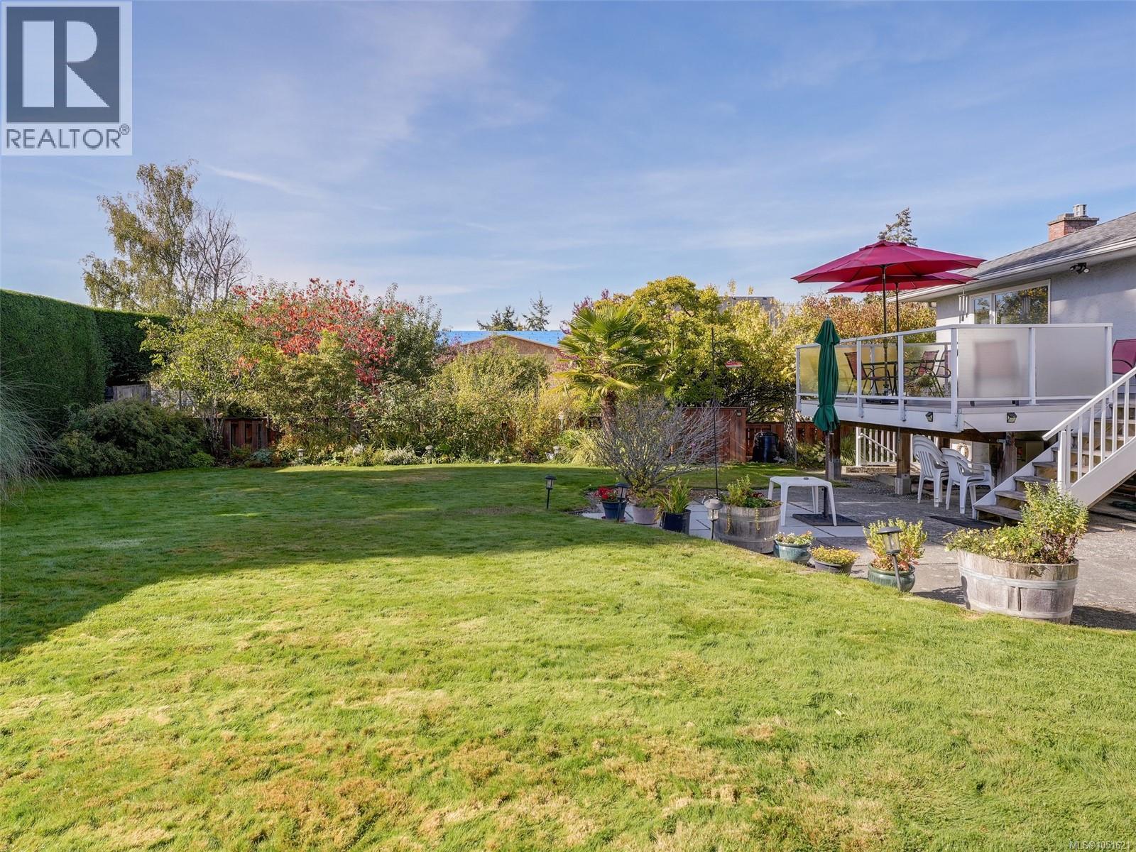 1715 Cedar Ave, Saanich - Image 1