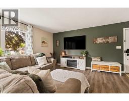 228 Midridge Crescent SE - photo 8