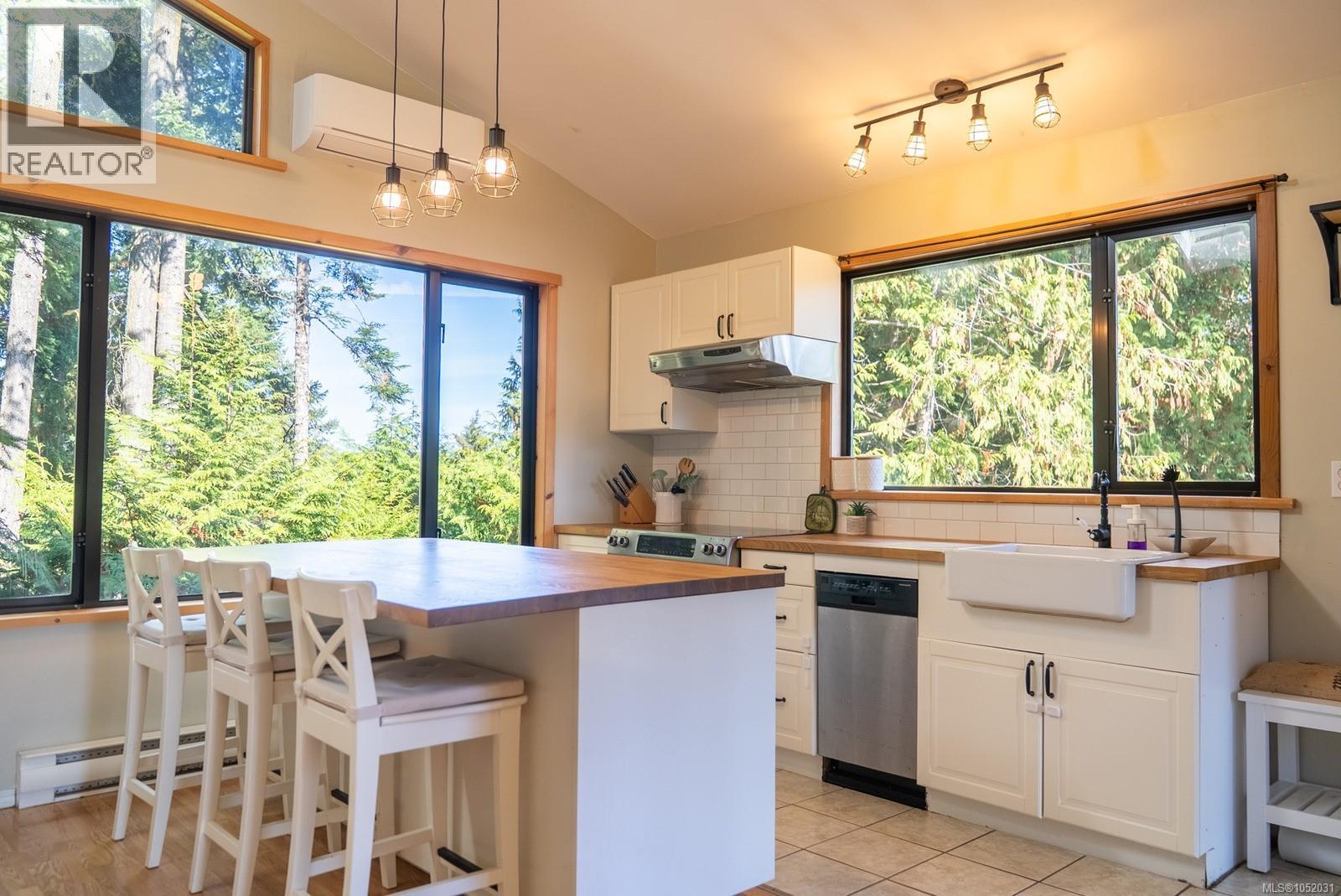4318 Port Washington Rd - 4