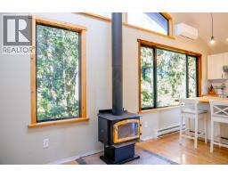 Living room/Dining room - 4318 Port Washington Rd, Pender Island, BC V0N2M1 Photo 7