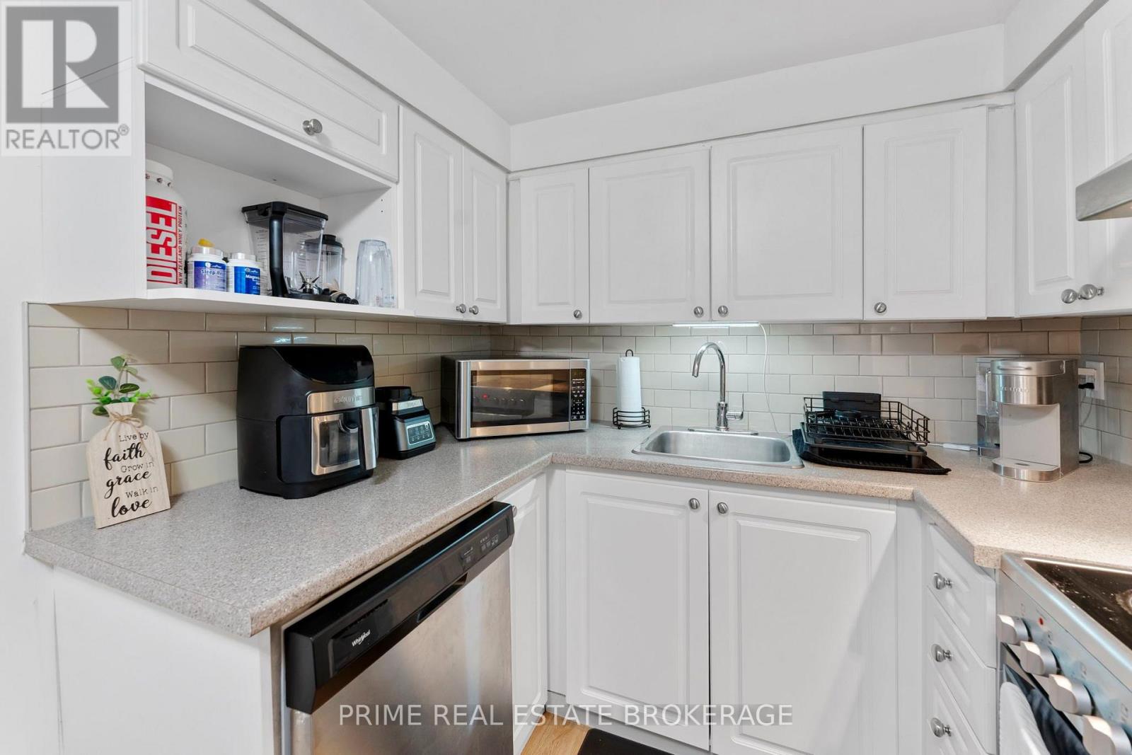 580 Waterloo Street — photo 20