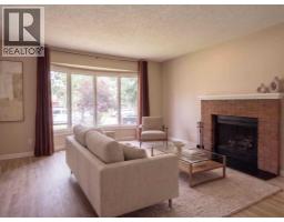 1095 Berkley Drive NW - photo 5