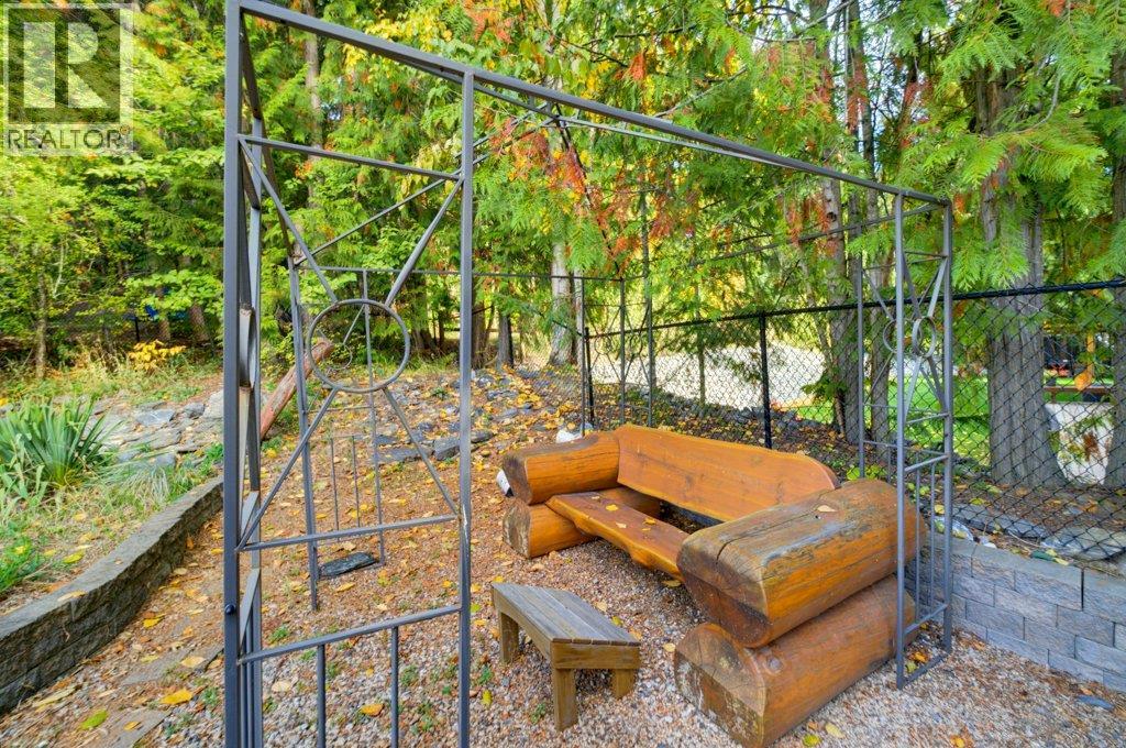 2457 Centennial Drive, Blind Bay