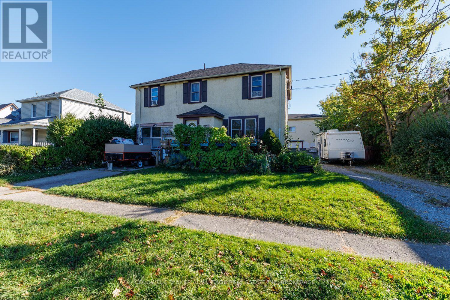 428 WALLACE AVENUE N - 1