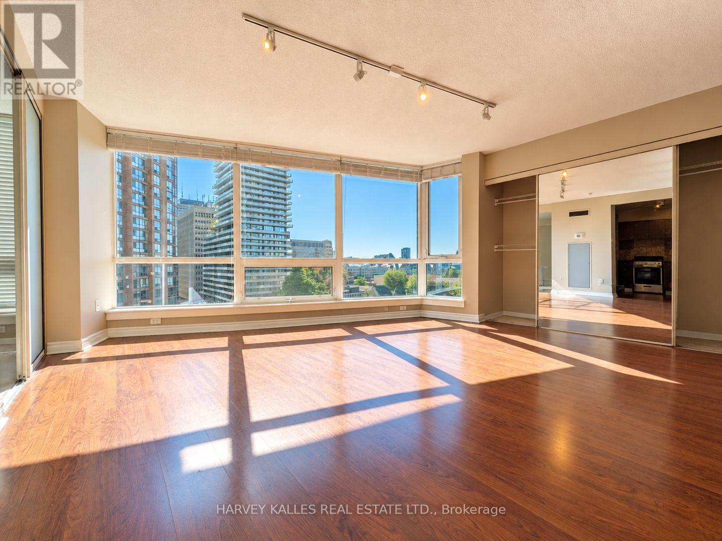 Photo of 1055 Bay Street