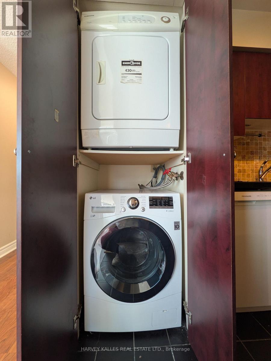1055 Bay Street — photo 14