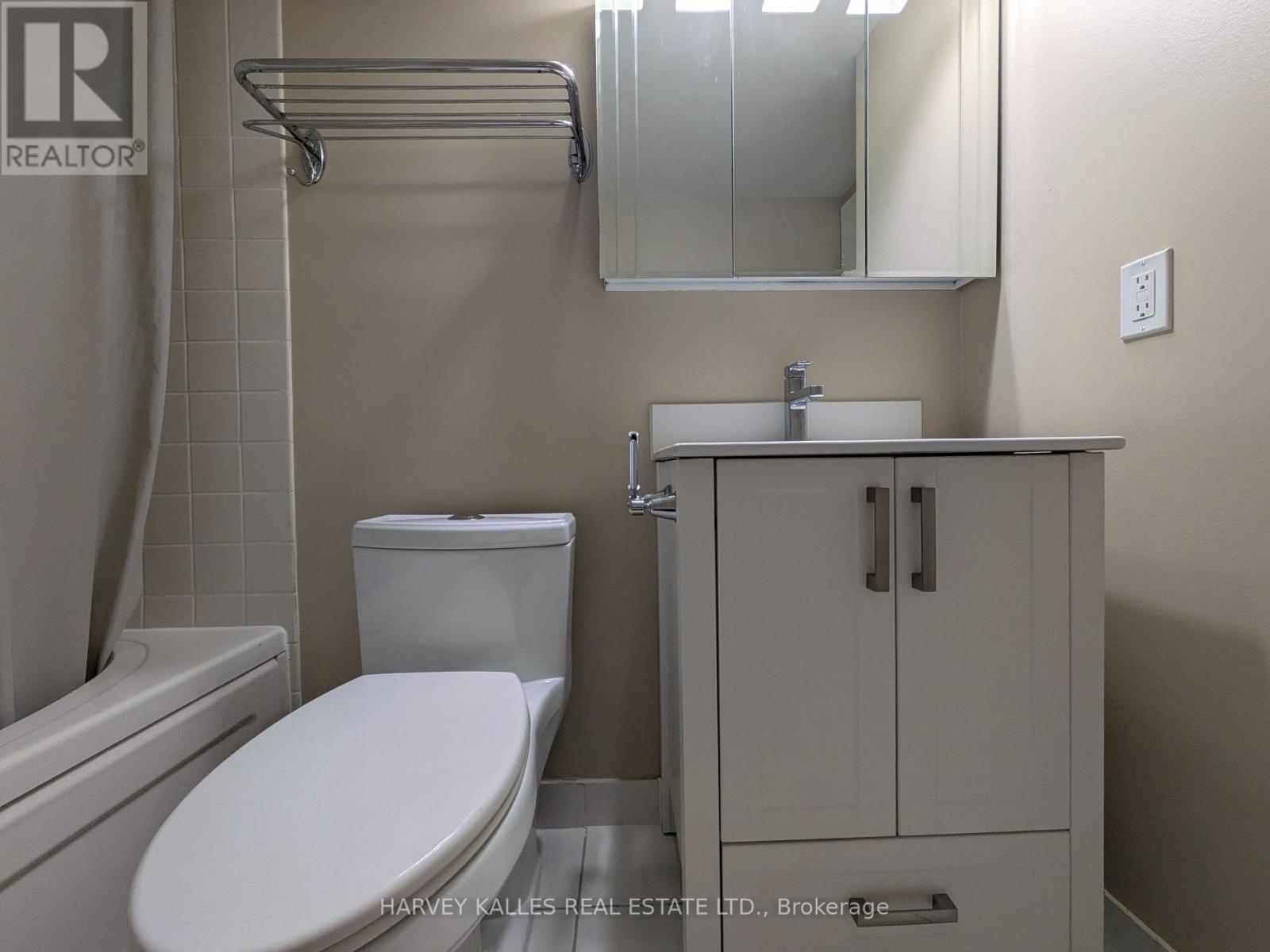 1055 Bay Street — photo 15