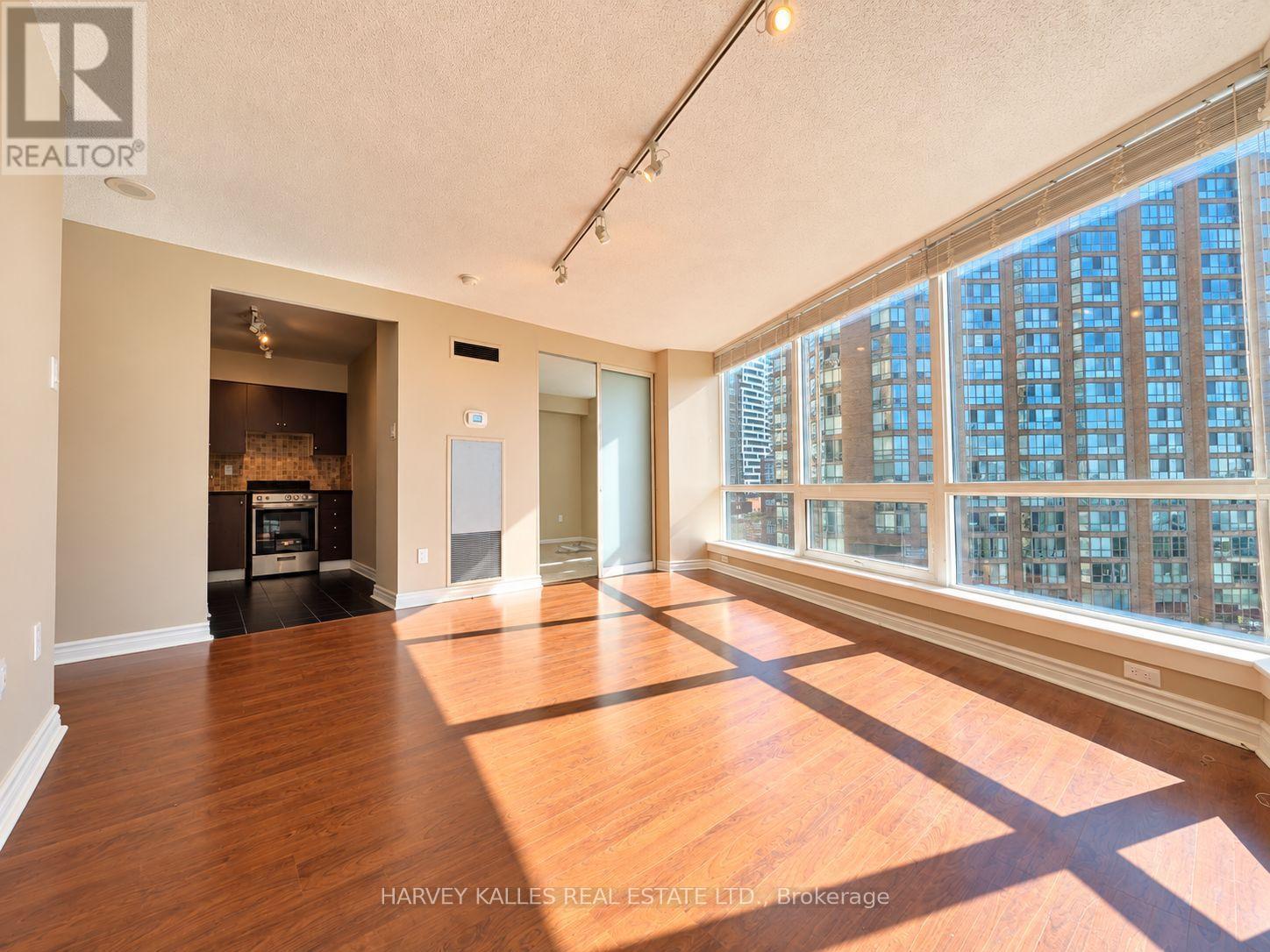1010 - 1055 BAY STREET, Toronto (Bay Street Corridor) — photo 2