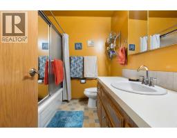 212 Whiteview Bay NE - photo 17