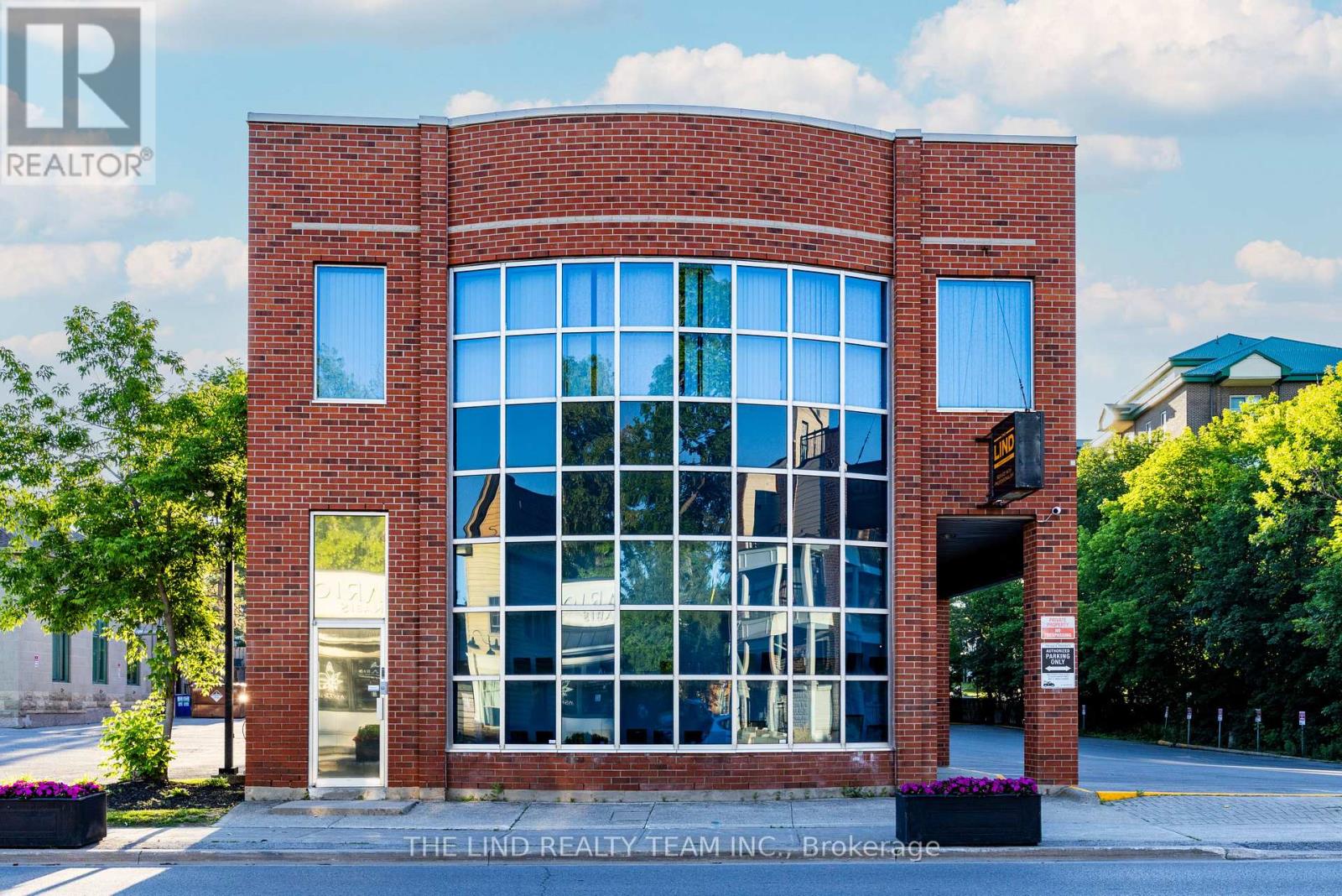 15105 YONGE STREET, Aurora (Aurora Village) — photo 2