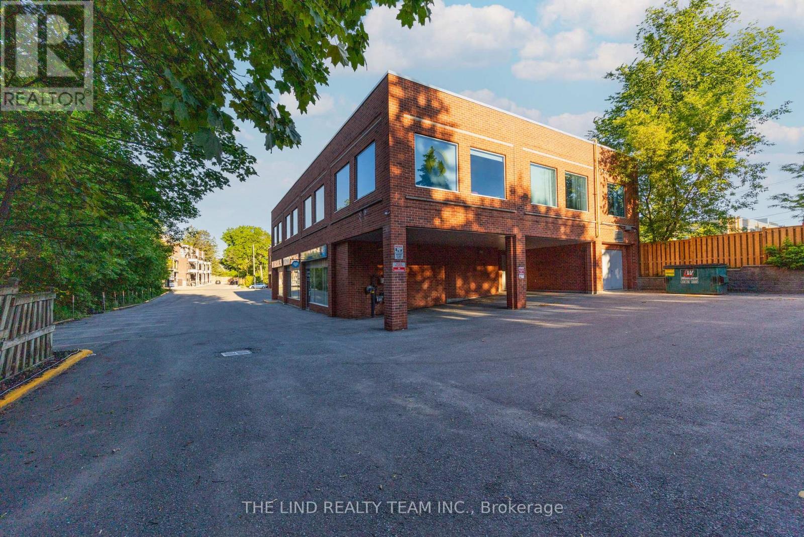 15105 YONGE STREET, Aurora (Aurora Village) — photo 4