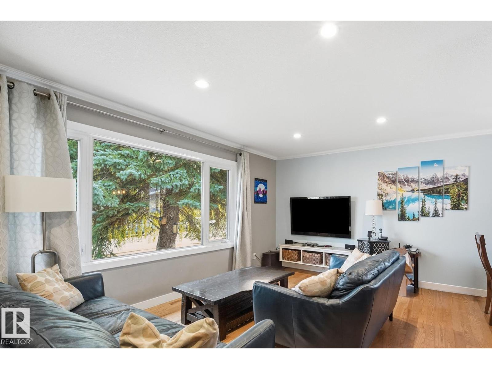 8408 54 ST NW - 10