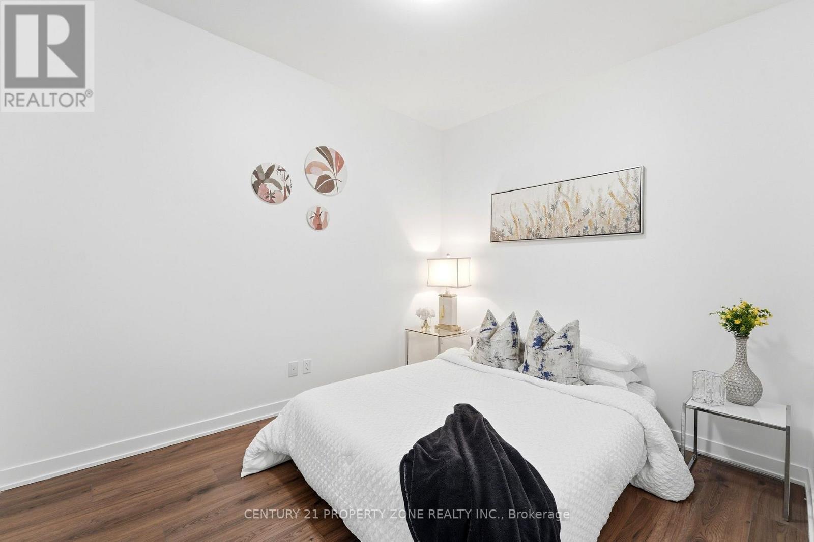 #719 405 DUNDAS STREET W - 25