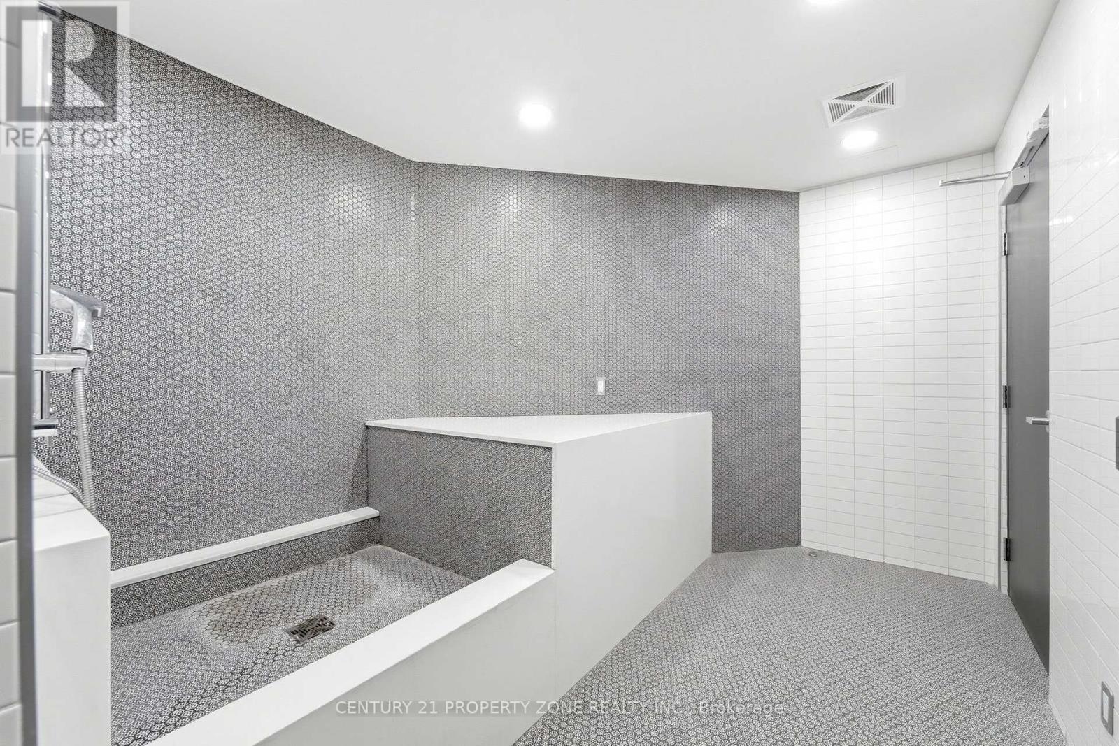719- 405 Dundas Street West, Oakville, ON photo 35