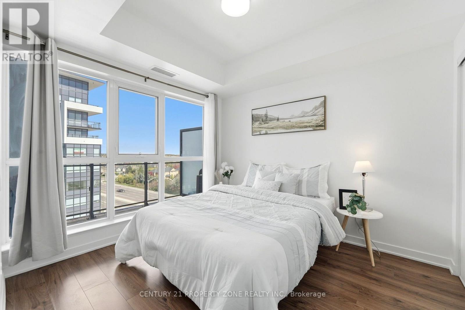 719- 405 Dundas Street West, Oakville, ON photo 5