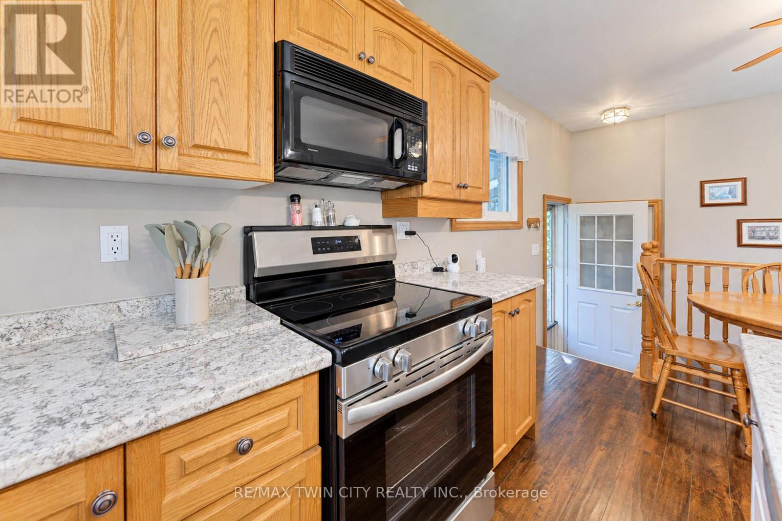 73 BELTON Drive, Kitchener, ON photo 10