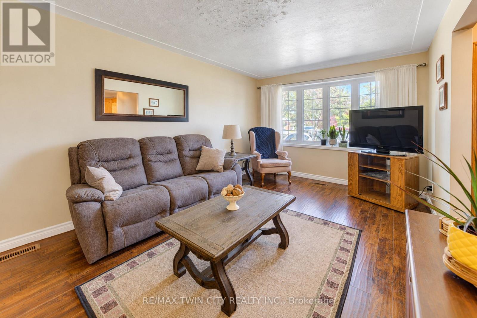 73 BELTON Drive, Kitchener, ON photo 16