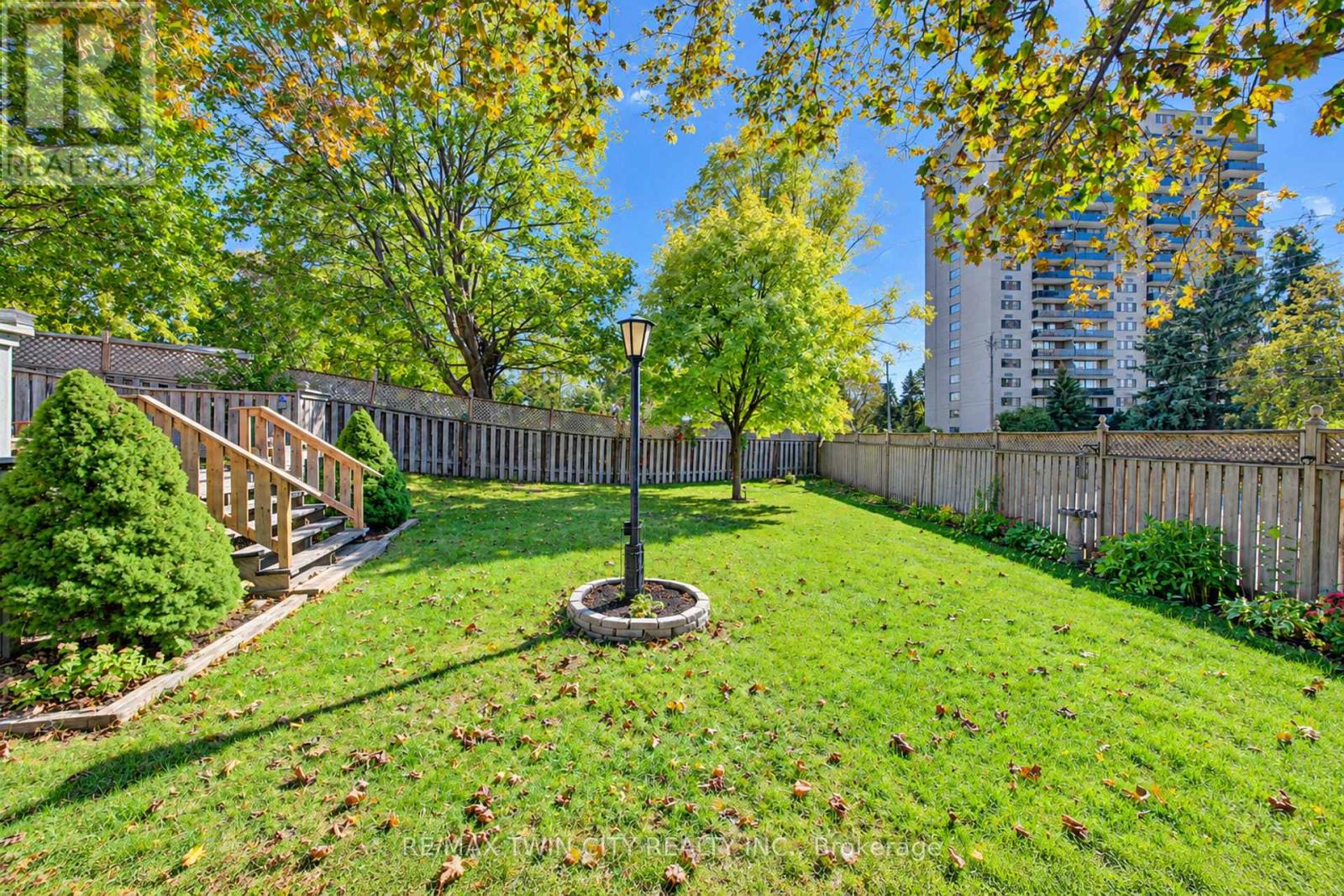 73 BELTON Drive, Kitchener, ON photo 34