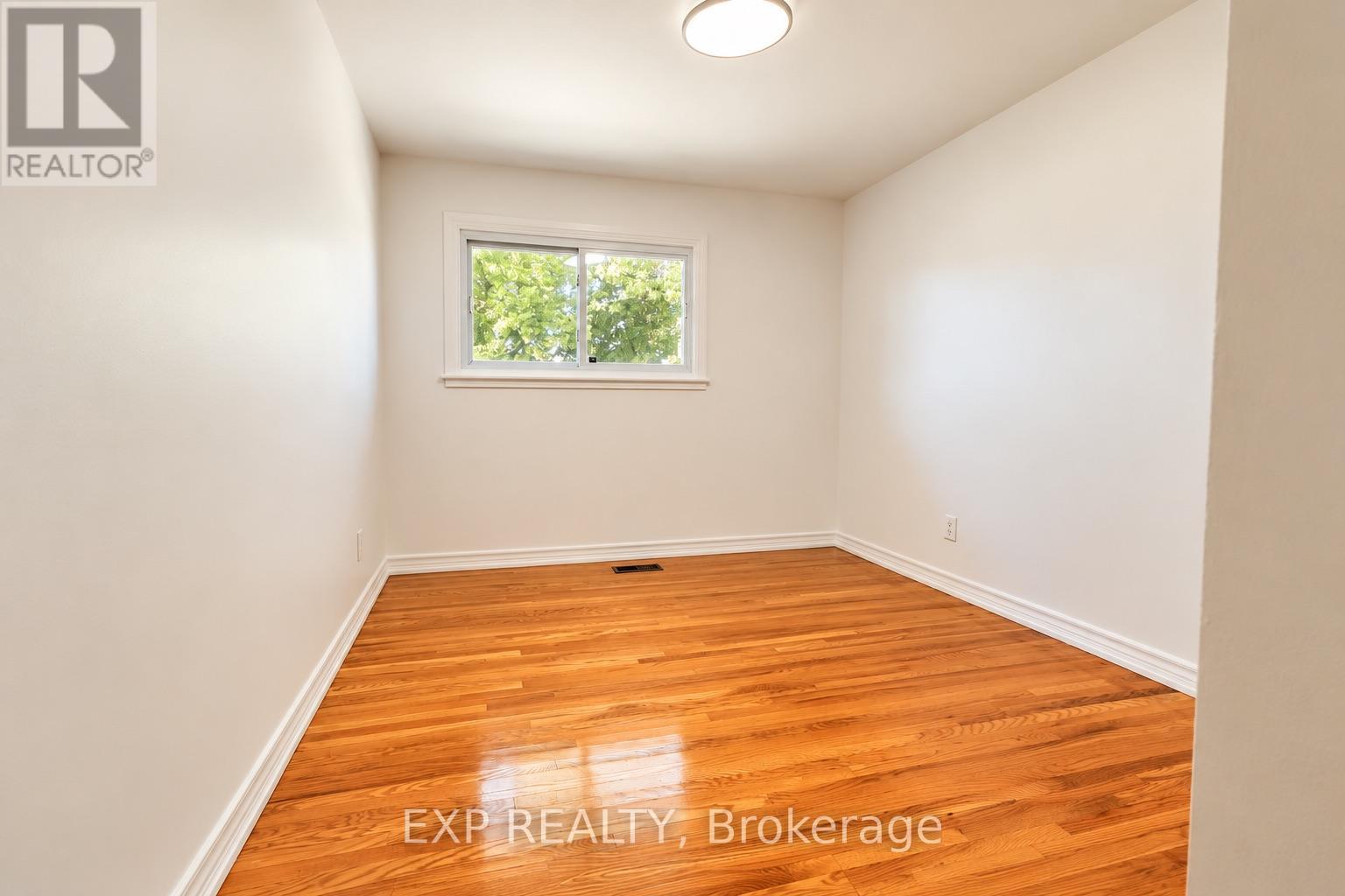 1085 SAINT LAURENT DRIVE - 16