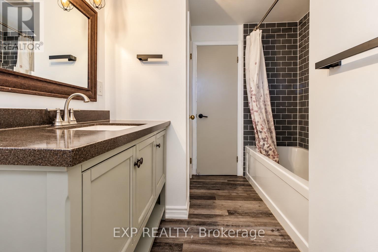 1085 SAINT LAURENT DRIVE - 18