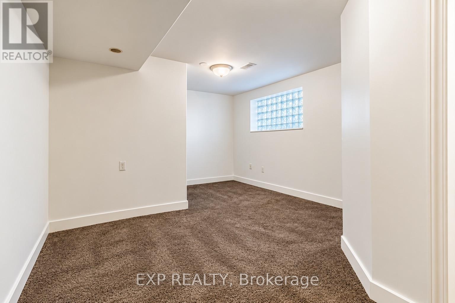 1085 SAINT LAURENT DRIVE - 21