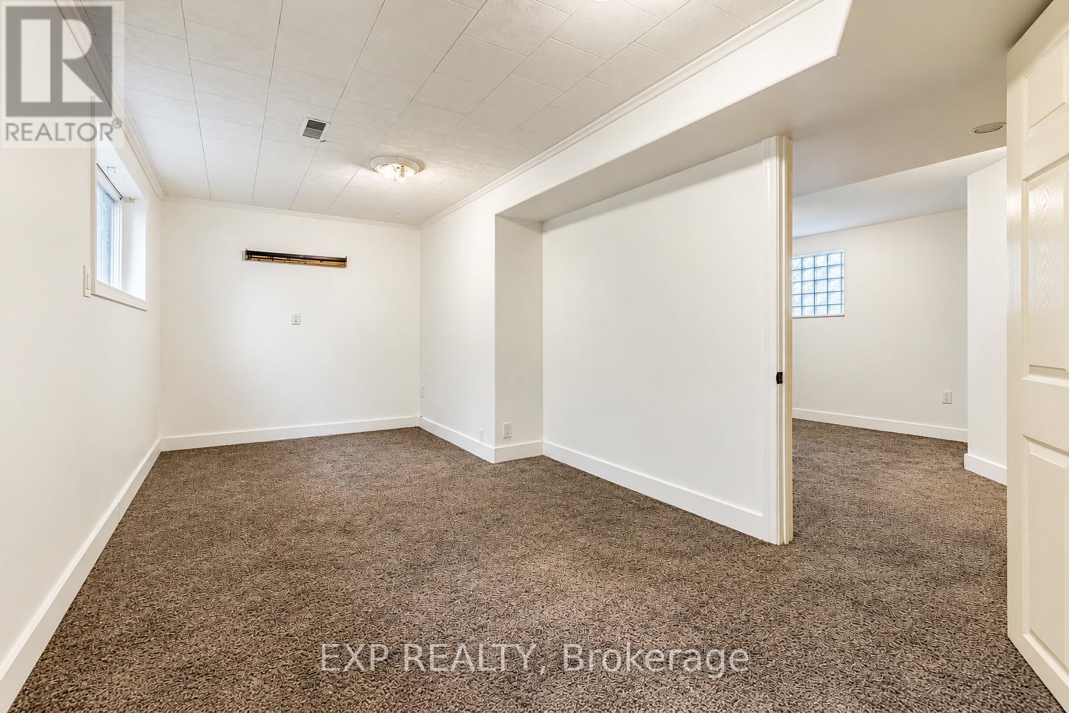 1085 SAINT LAURENT DRIVE - 22