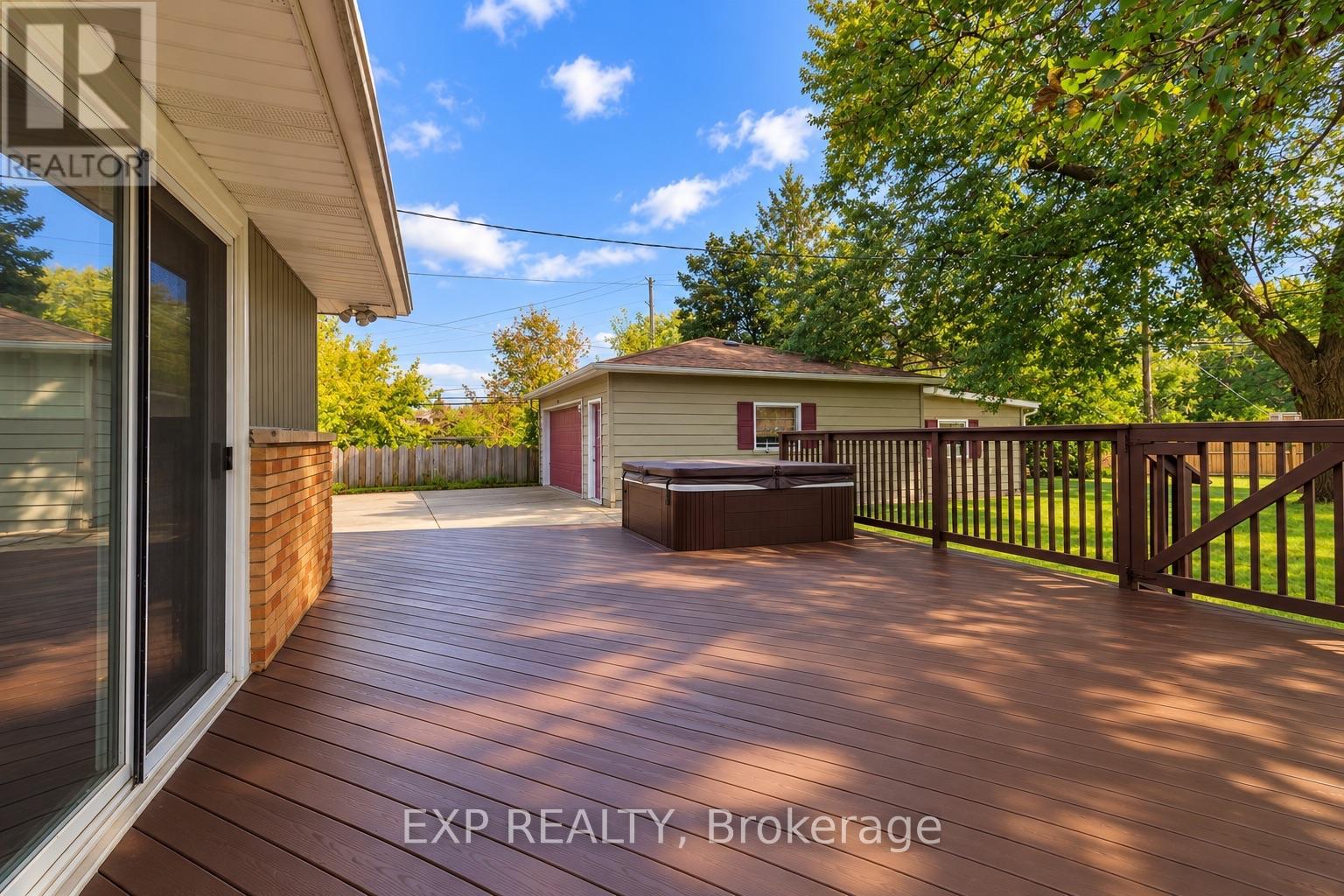 1085 SAINT LAURENT DRIVE - 27