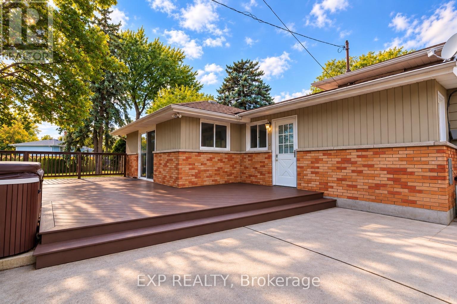 1085 SAINT LAURENT DRIVE - 29