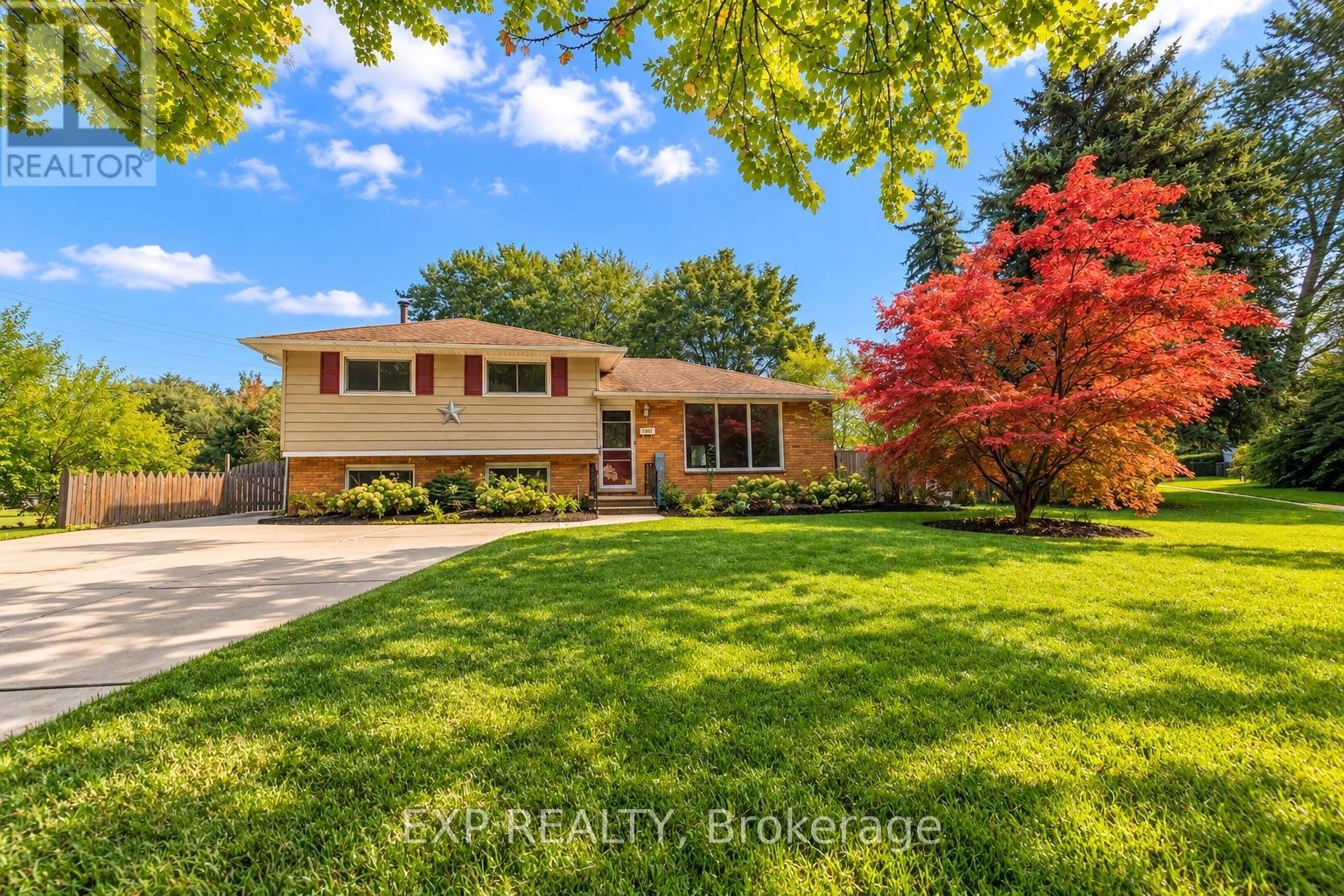 1085 SAINT LAURENT DRIVE - 3