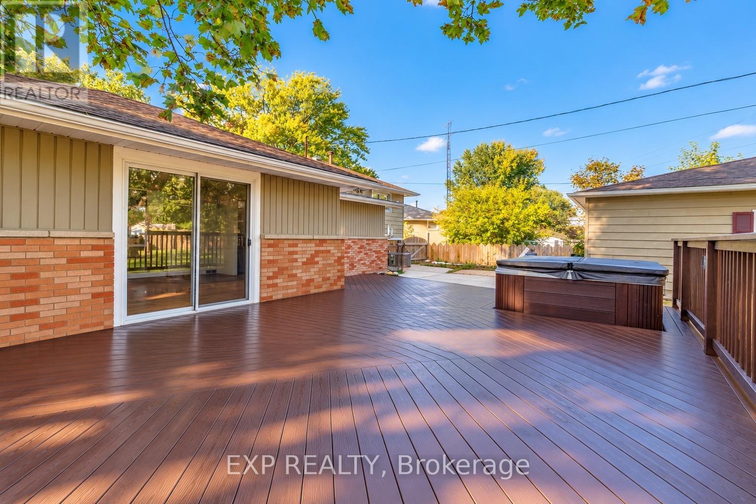 1085 SAINT LAURENT DRIVE - 30