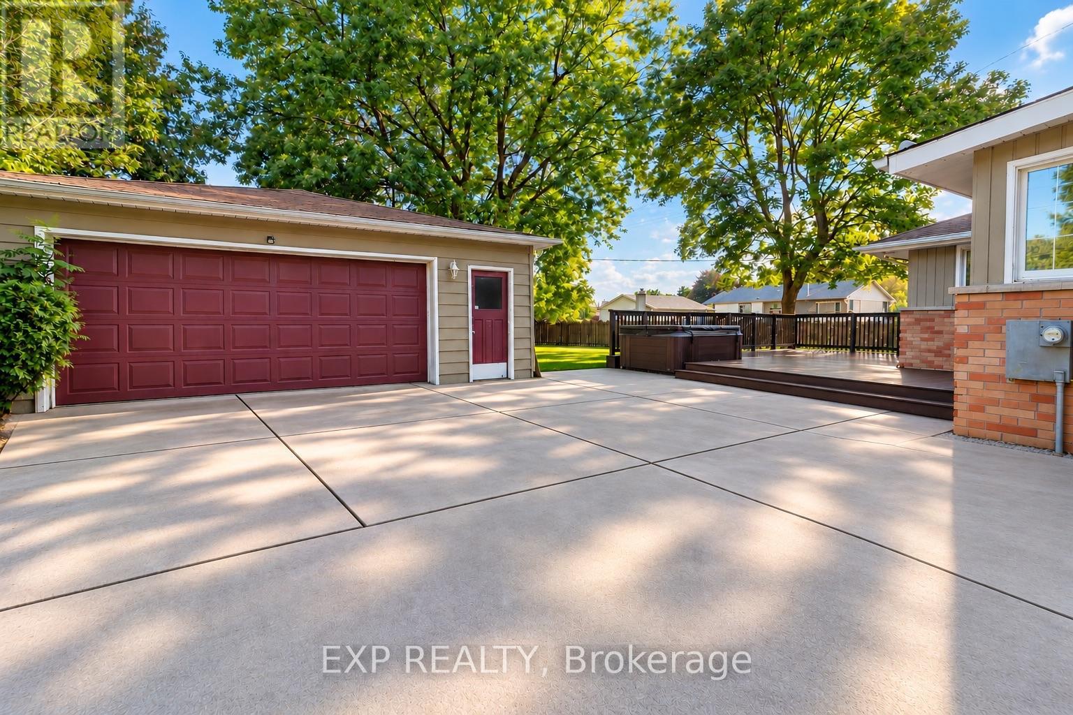 1085 Saint Laurent Drive, Sarnia, ON photo 31