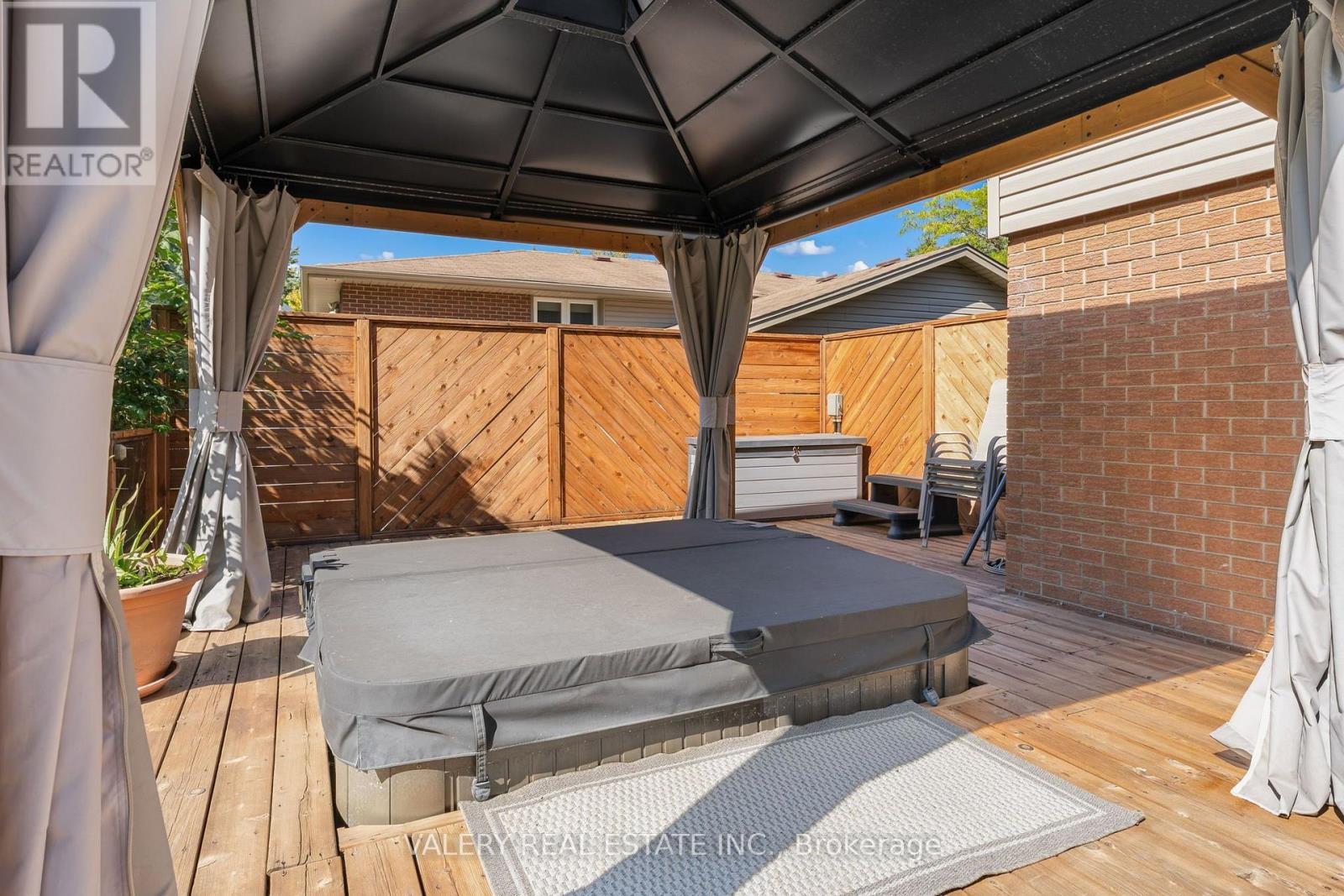 276 MAURICE STREET - 33