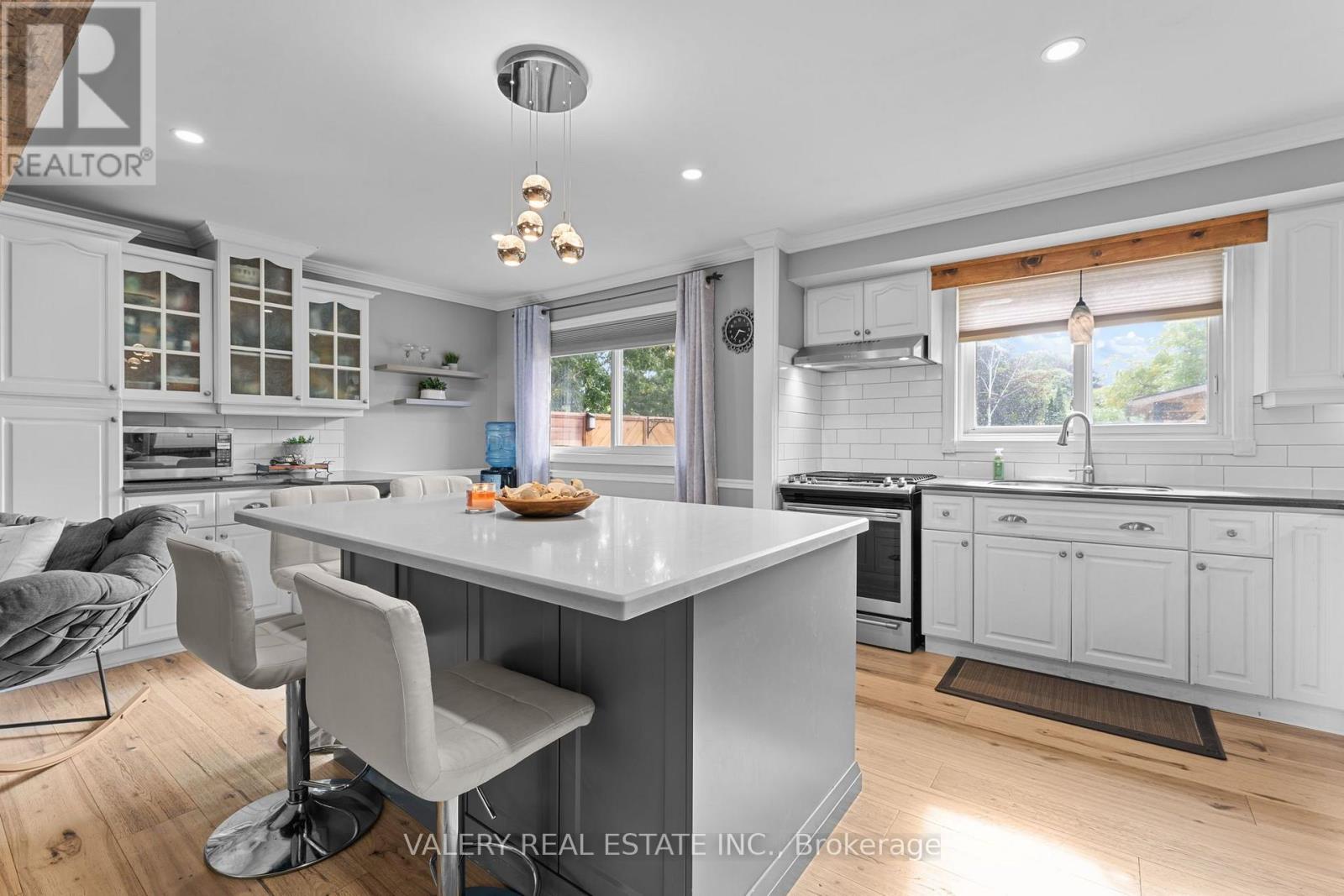 276 MAURICE STREET - 8
