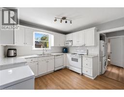 Kitchen - 27 Hollywood Street S, Hamilton, ON L8S3A9 Photo 10