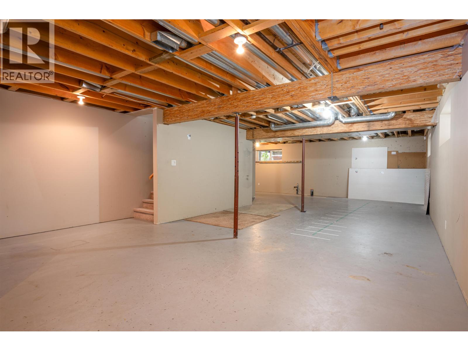 6915 CHARTWELL CRESCENT photo 31