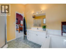 661 C Avenue, Kaslo, BC V0G1M0 Photo 45
