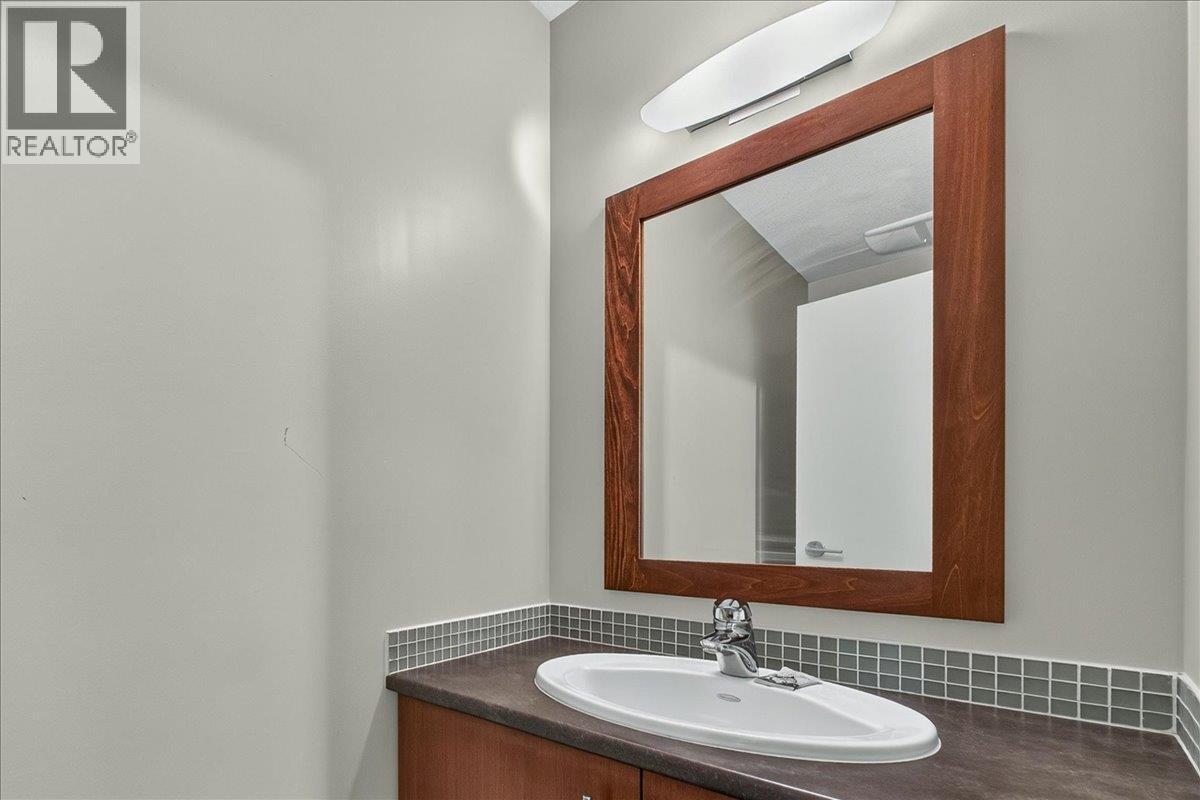 #413C 2049 SUMMIT Drive - 25